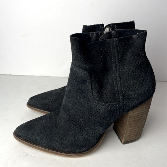 Vince Camuto Cava Black Ankle Boots 6 - Picture 5 of 7